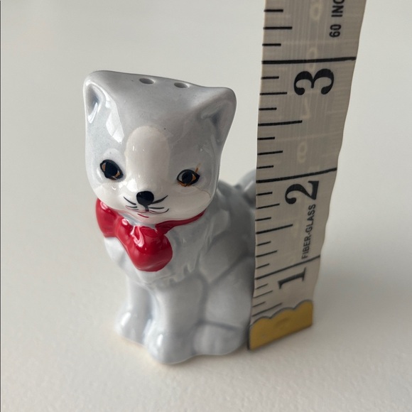 Vintage Mid-Century Ceramic Kitten/Cat Salt & Pepper Shakers, Red Bow Detail - Picture 15 of 16